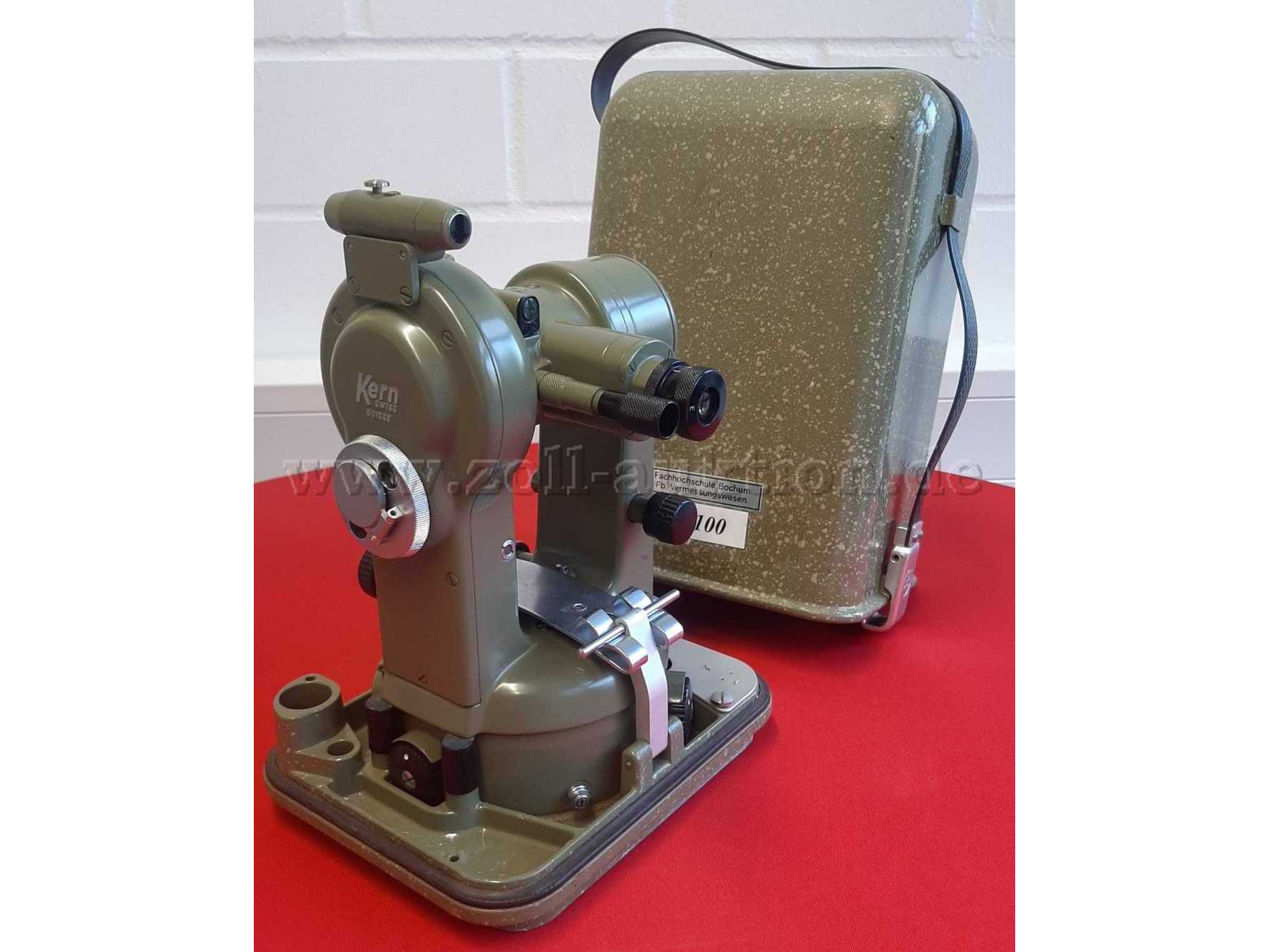 Instrument und Transportbehälter
Hinten seitlich -1-