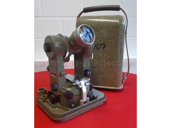 Instrument und Transportbehälter
Vorne seitlich -2-