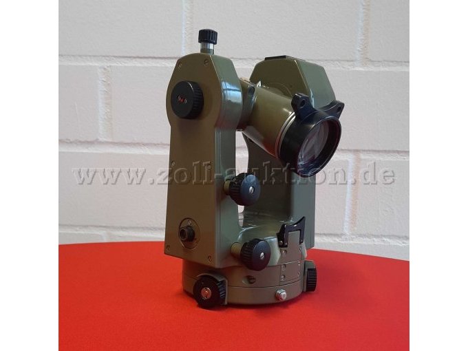 Instrument Vorne seitlich -1-