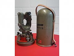 Instrument und Transportbehälter
Hinten seitlich -1-