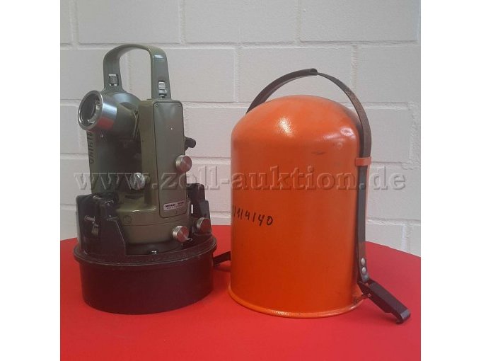 Instrument und Transportbehälter
Vorne seitlich -1-