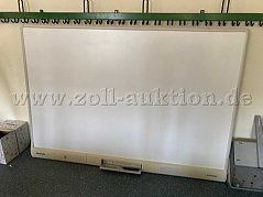Leichte Verfärbungen am Rahmen, oberflächliche Verschmutzungen (Staub)