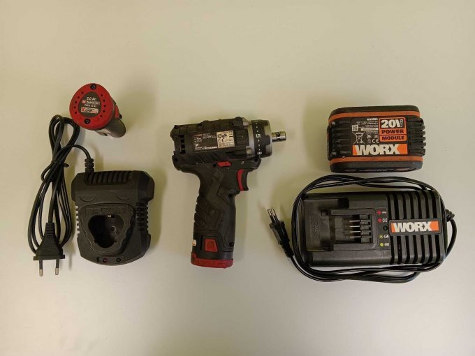 Parkside Akku-Bohrschrauber mit Ladegerät & Worx Ladegerät