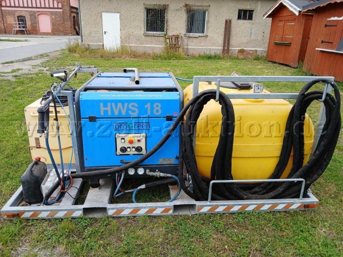 Vorderfront,von links nach rechts:Stromerzeuger,HWS18,
Wassertank mit Schlauchpaket