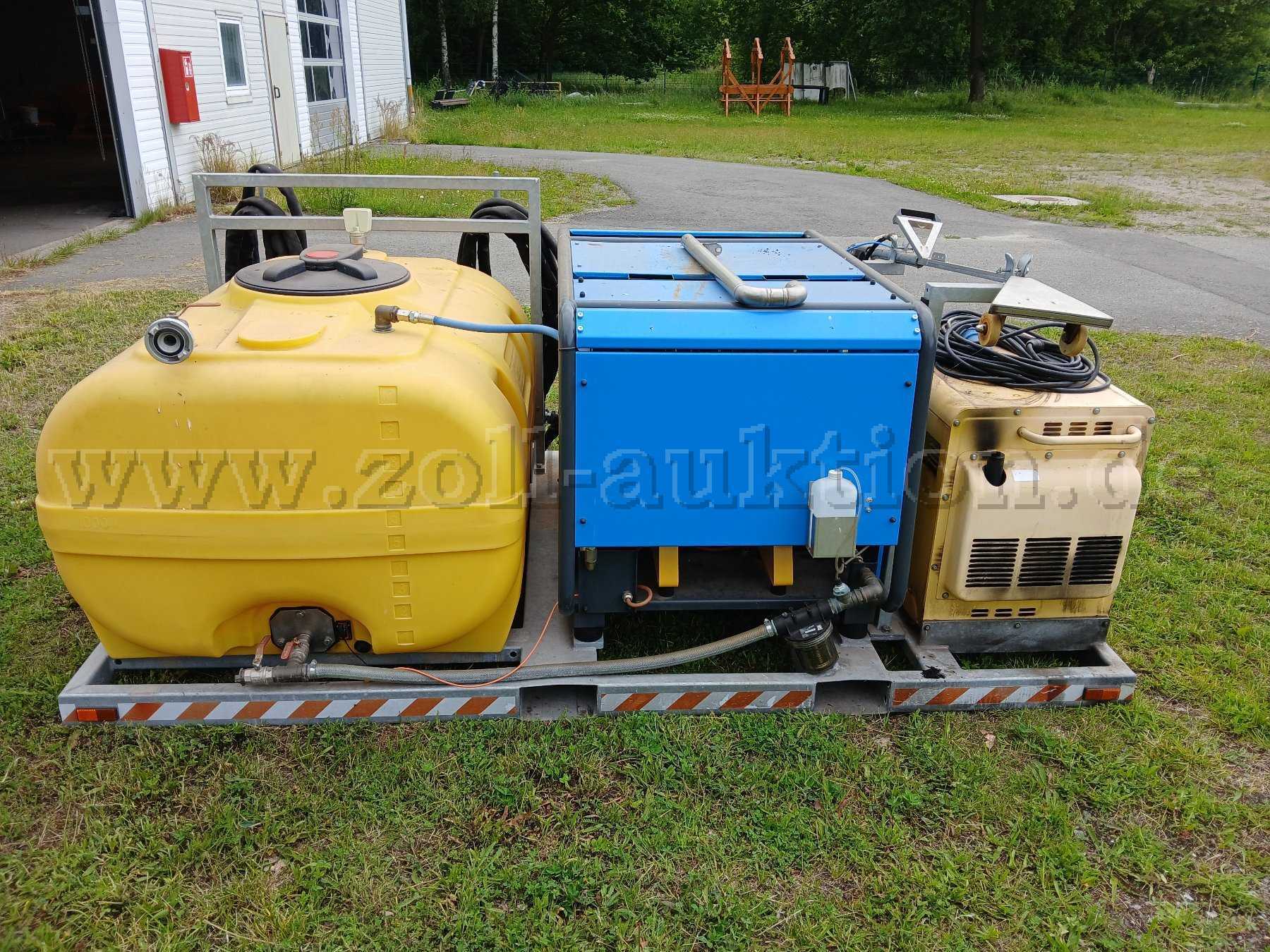 Ansicht , Rückfront von Links nach rechts: Wassertank, HWS 18  ,Stromerzeuger