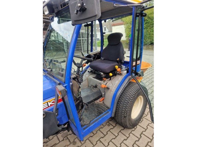 1 Iseki Ackerschlepper TM 3215 AL - defekt, Bastlerfahrzeug – foto 10 – kavel bij Zoll-Auktion, Duisburg