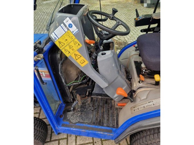 1 Iseki Ackerschlepper TM 3215 AL - defekt, Bastlerfahrzeug – foto 11 – kavel bij Zoll-Auktion, Duisburg