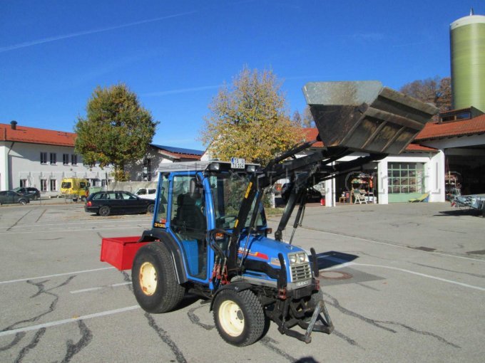 Iseki 3135 AHL - vorne rechts