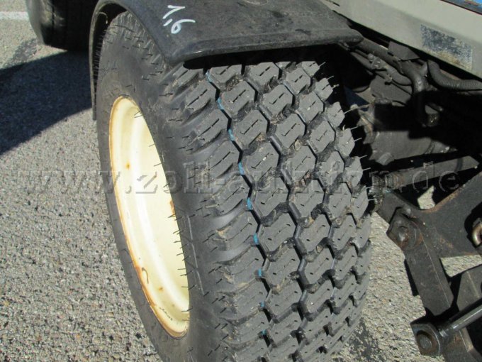 Iseki 3135 AHL - Reifen vorne rechts
