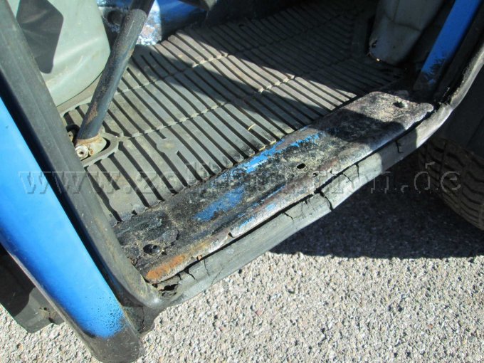 Iseki 3135 AHL - Roststelle Einstieg rechts