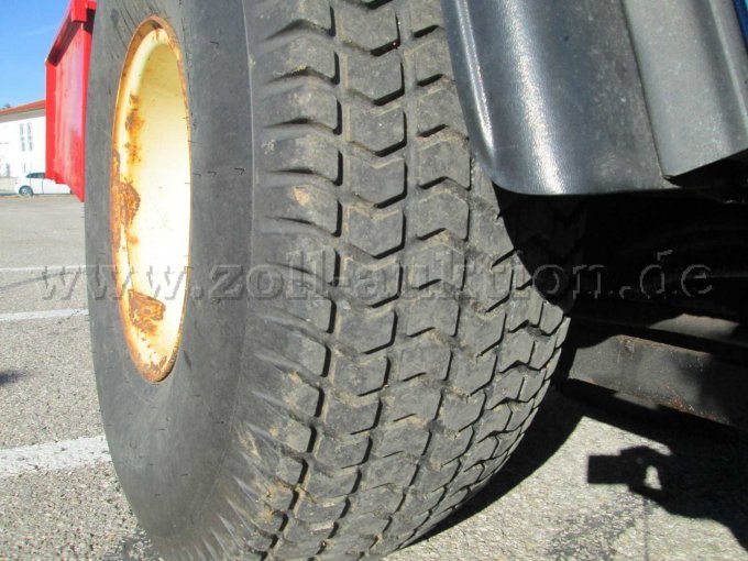 Iseki 3135 AHL - Reifen hinten rechts