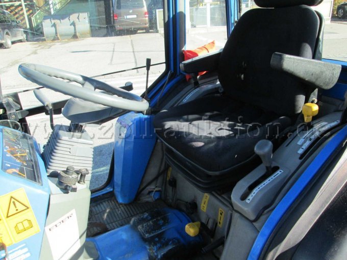 Iseki 3135 AHL - innen links