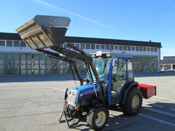 Iseki 3135 AHL - vorne links