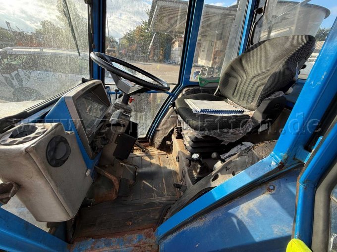 Iseki 5035 A Innenraum rechts a