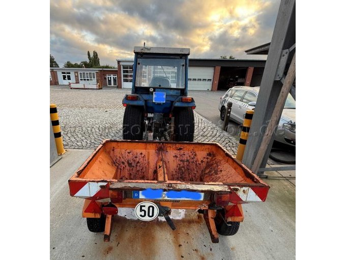 Iseki 5035 A back mit Streuer