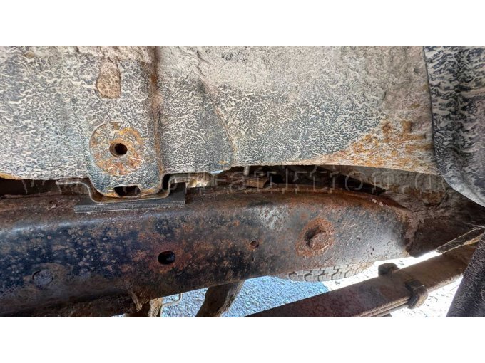 Rahmen, Karosse im Radkasten HA