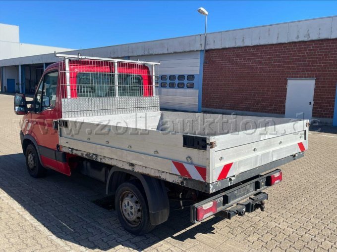 Iveco hinten links