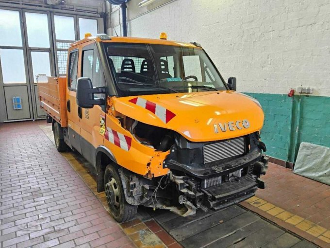 Diagonale von vorne rechts