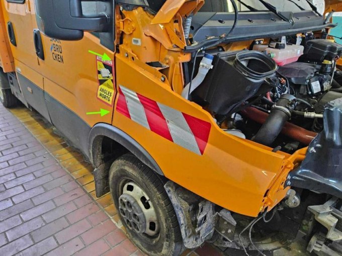 Spaltmaße Kotflügel vorne rechts verändert