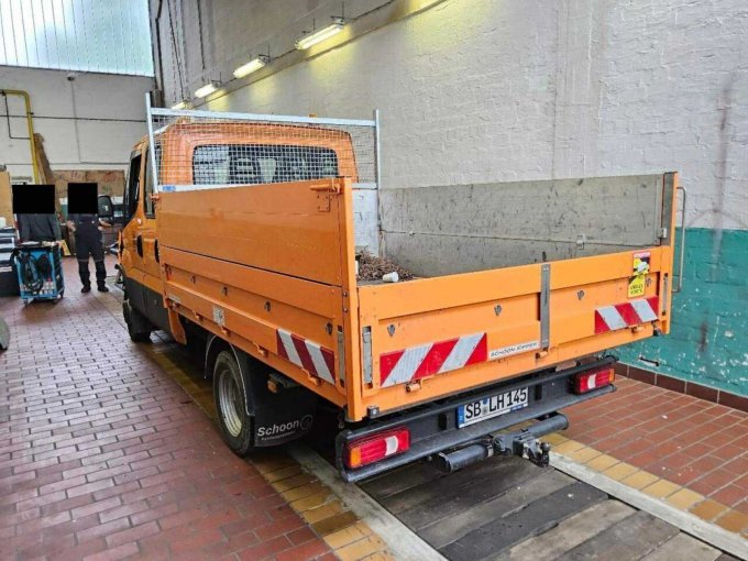 Diagonale von hinten links