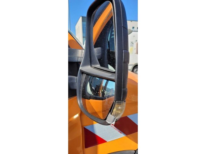 Beifahrerspiegel gesplittert / Blinker geklebt