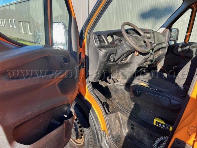 Iveco von innen Fahrerbereich