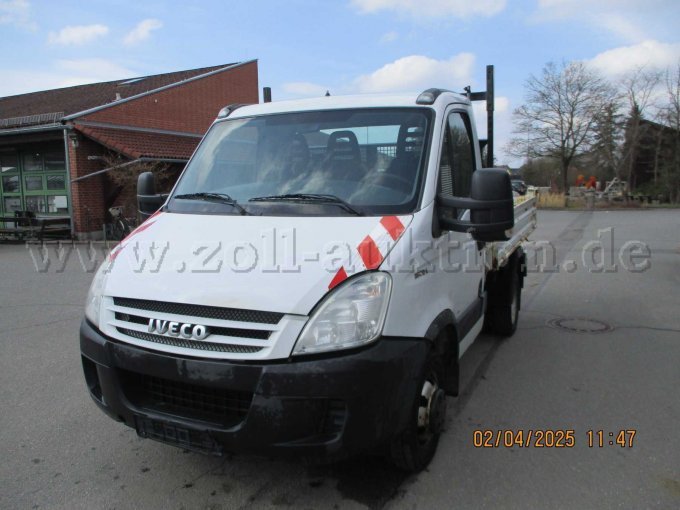 Iveco vorne links