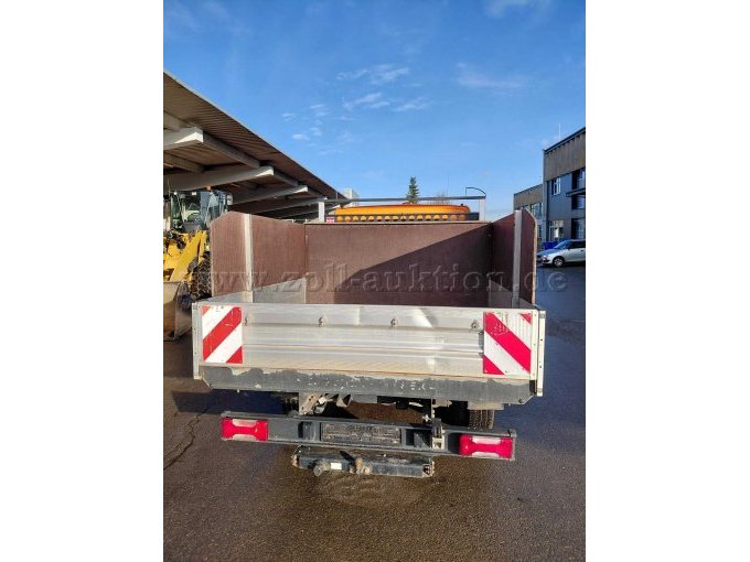 Ansicht Hinten mit beschädigter Bordwand