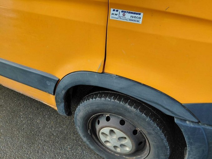 Beschädigung Vorne Rechts Oberhalb Radlauf