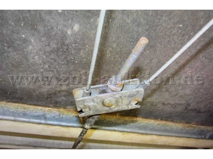 Handbremsseilzug auf Spannung