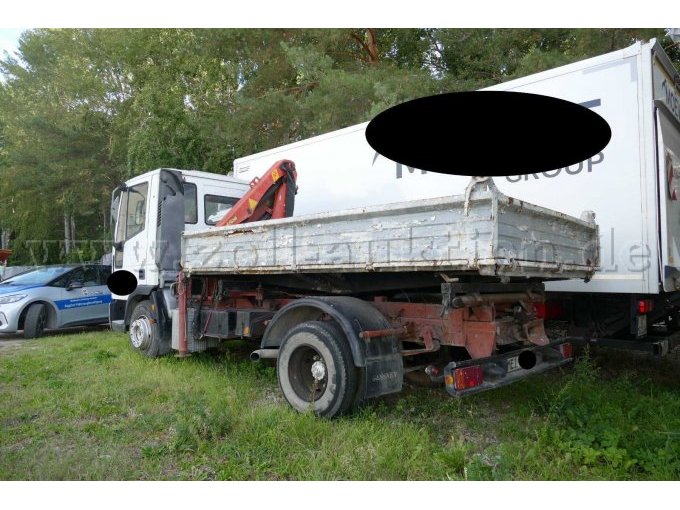 1 Iveco Euro Cargo 100E18 Kipper mit Ladekran / Unfall- & Bastlerfahrzeug – foto 3 – kavel bij Zoll-Auktion, Wandlitz