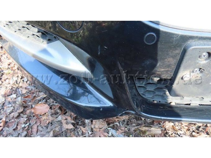 Ansicht Unfallschaden Stoßfänger vorne rechts