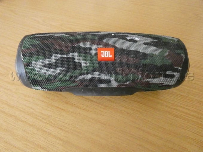 JBL Box vorn