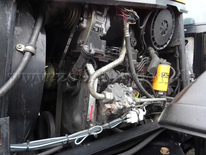 JCB - Blick unter die Motorhaube