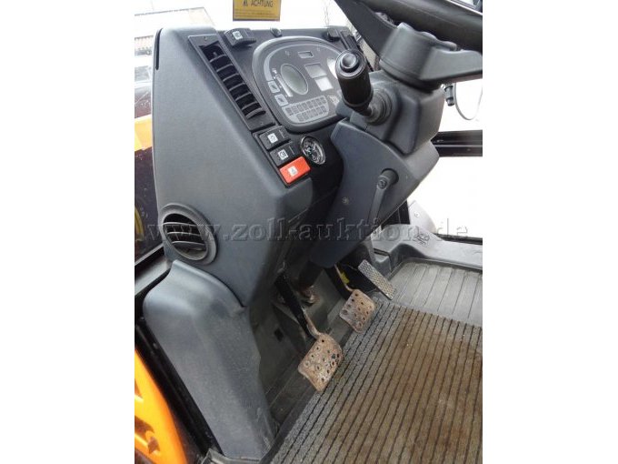 JCB - Sicht auf die Pedale
