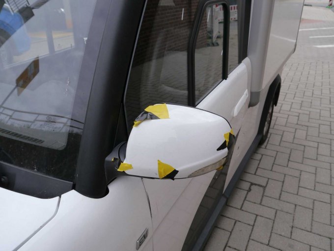 Außenspiegel links, mit Tape fixiert