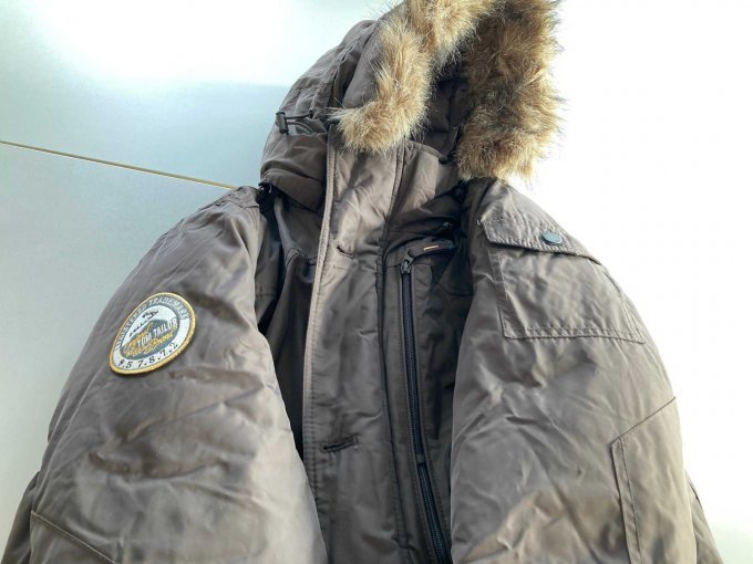 Patches und Tasche auf Ärmel