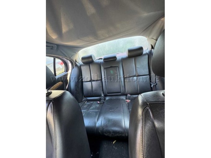 Innenansicht von vorne nach hinten