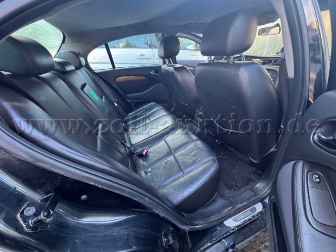 Innenansicht hinten von der Beifahrerseite