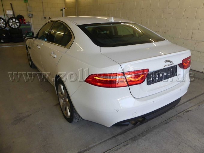 Ansicht Jaguar XE seitlich hinten Fahrerseite