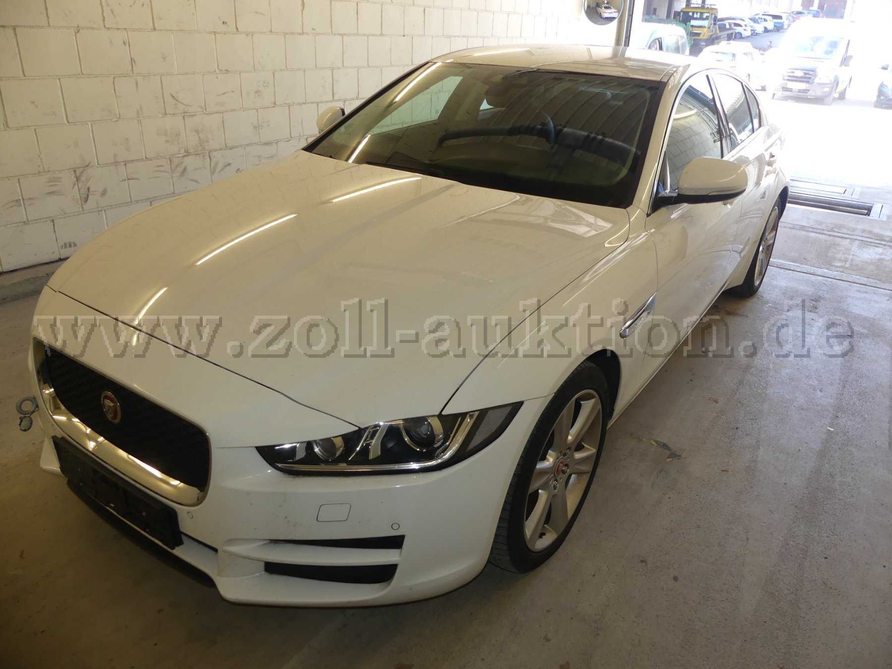 Ansicht Jaguar XE seitlich vorne Fahrerseit