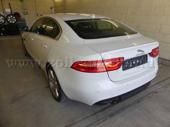 Ansicht Jaguar XE seitlich hinten Fahrerseite