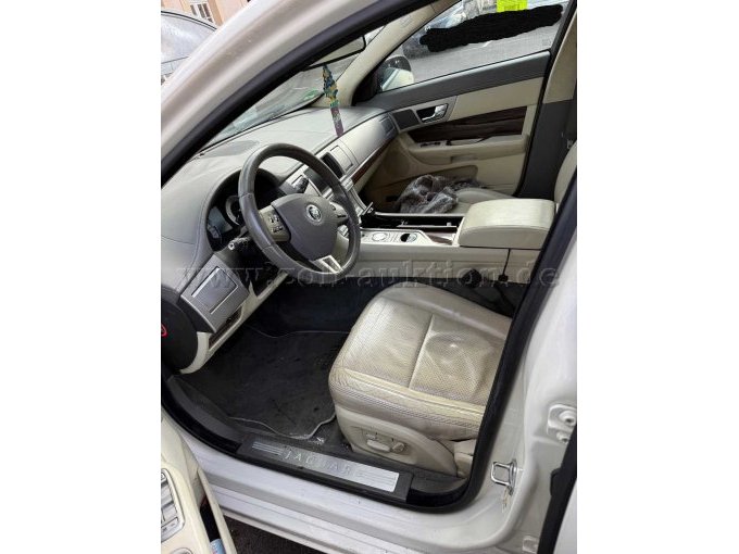 Innenansicht Vordersitze.jpg