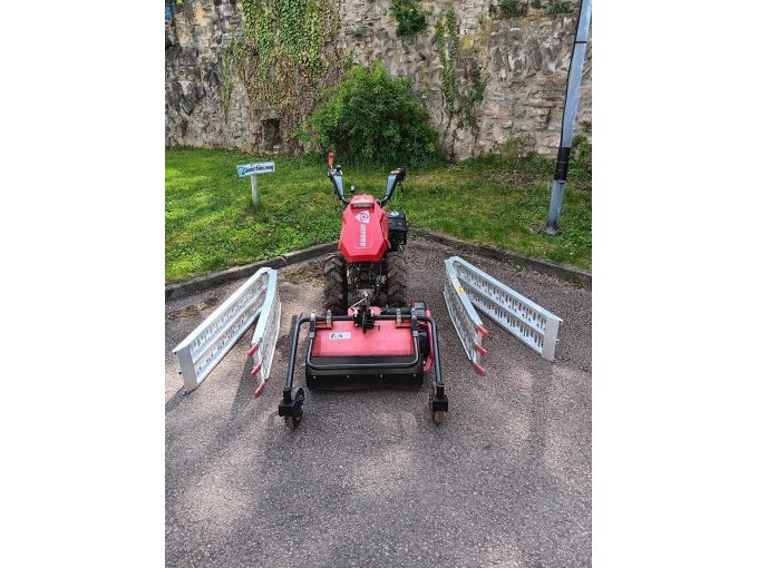 Jansen Einachsschlepper mit Schlegelmulcher und Rampen