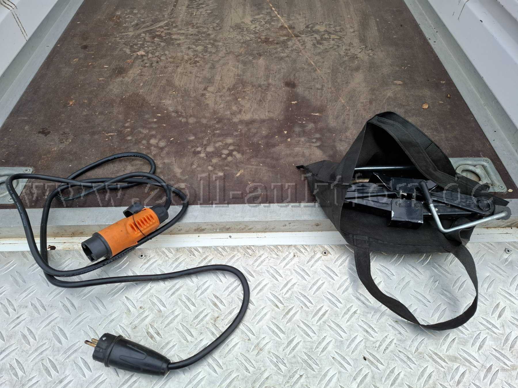 Zubehörteile, Ladegerät