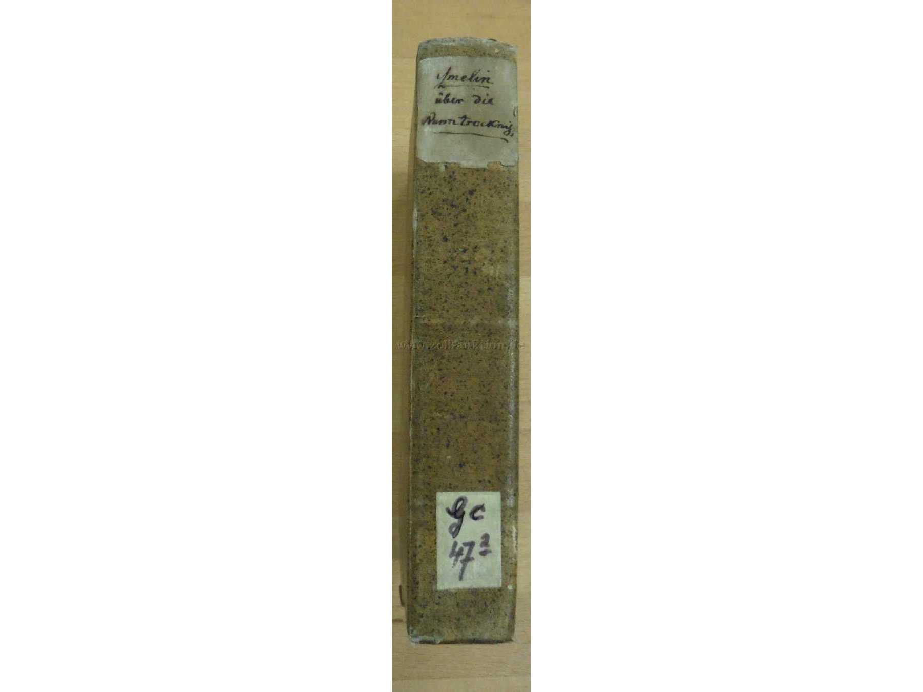 Buchrücken mit Bibliotheksaufkleber