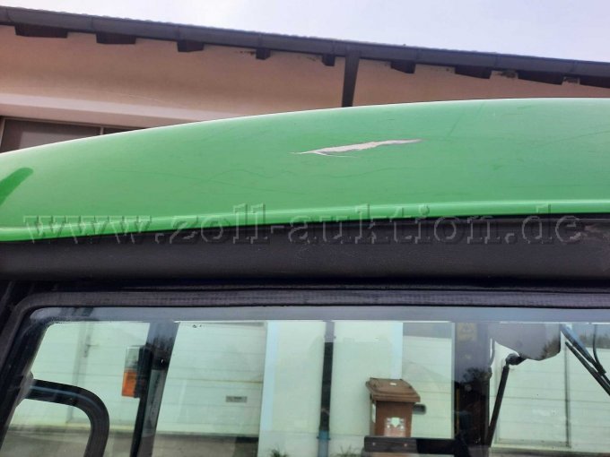 Beschädigung Dach links Kratzer