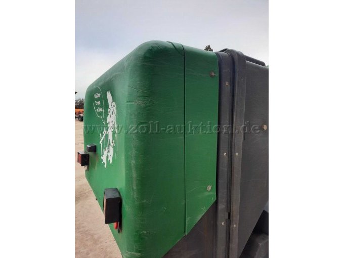 Grasaufnahme Beschädigung seitlich ärechts