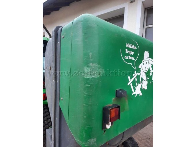 Grasaufnahme Beschädigung seitlich links