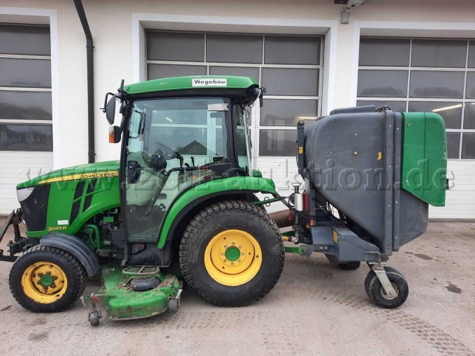 Ansicht links mit Grasaufnahme